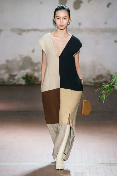 Look 10